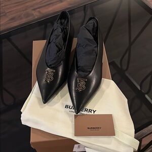 New authentic Burberry logo shoes